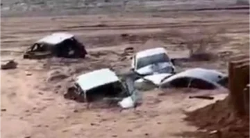 أمطار جدة الغزيرة تعطل الحركة وتحتجز السيارات على الطرق الرئيسة 1